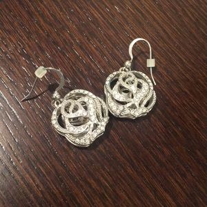 Deco-style filigree earrings